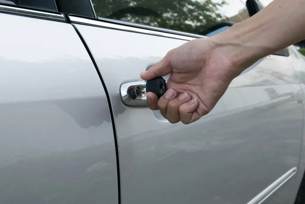 opening-car-door-with-expert-solution